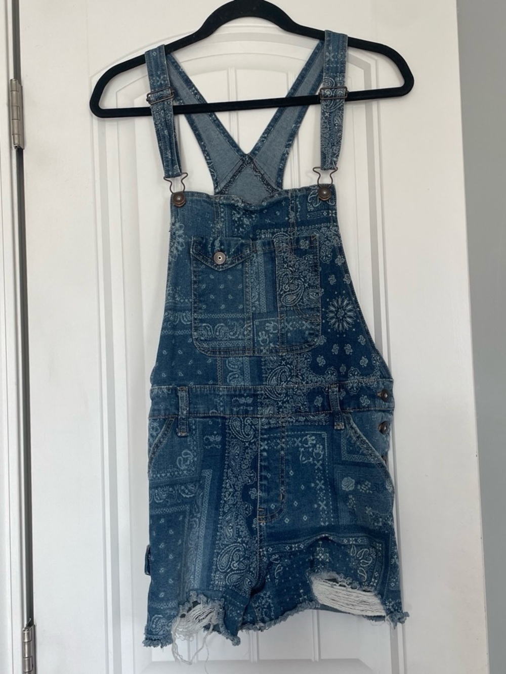 No Boundaries Bandana Patchwork Denim Short Overalls Womens Large Distressed